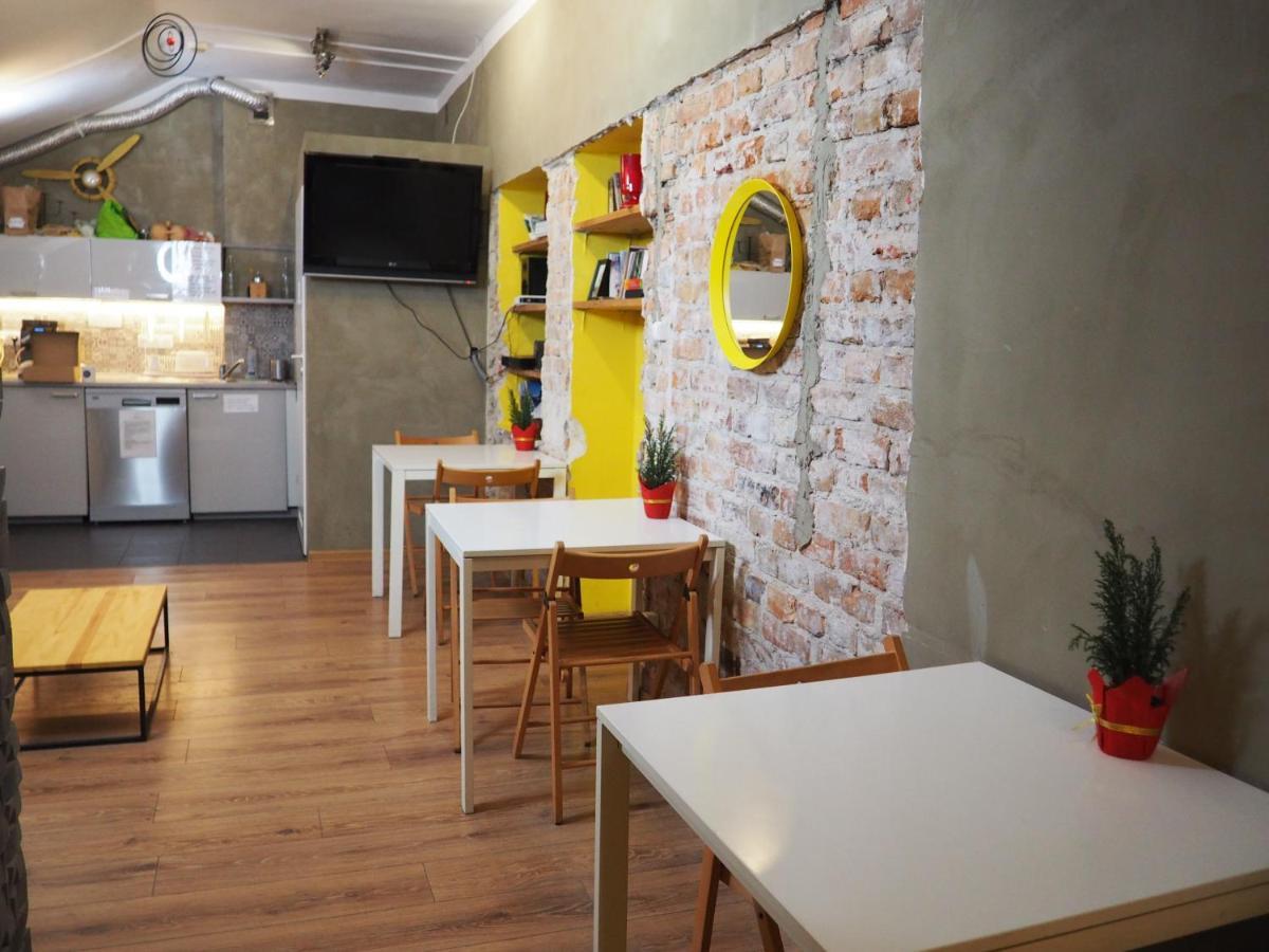 New World St Hostel And Private Room Warsaw Exterior photo