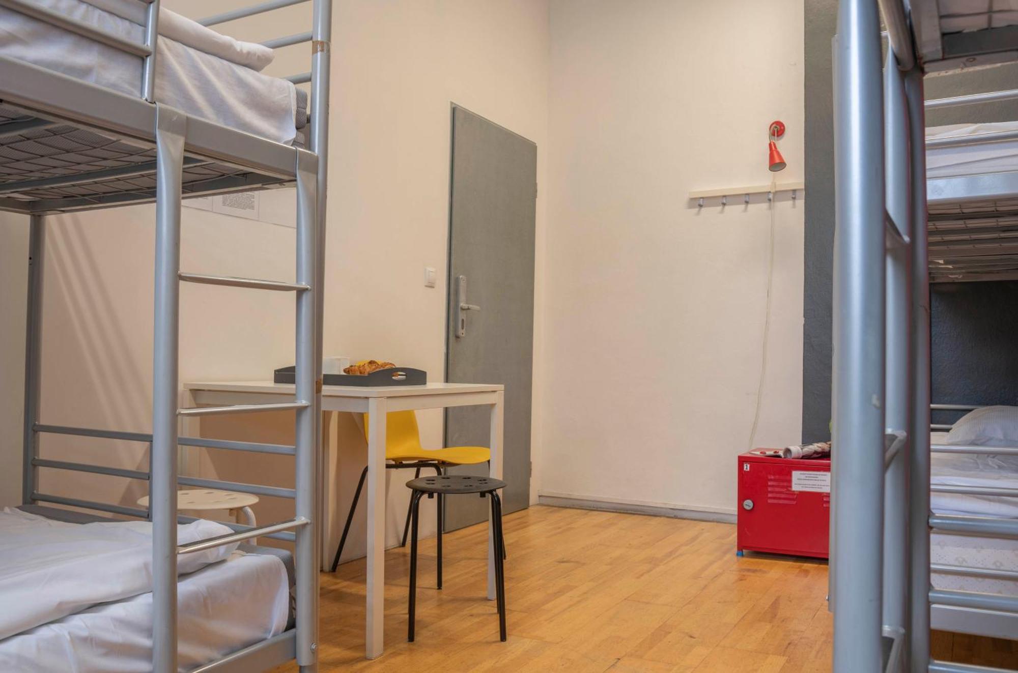 New World St Hostel And Private Room Warsaw Exterior photo