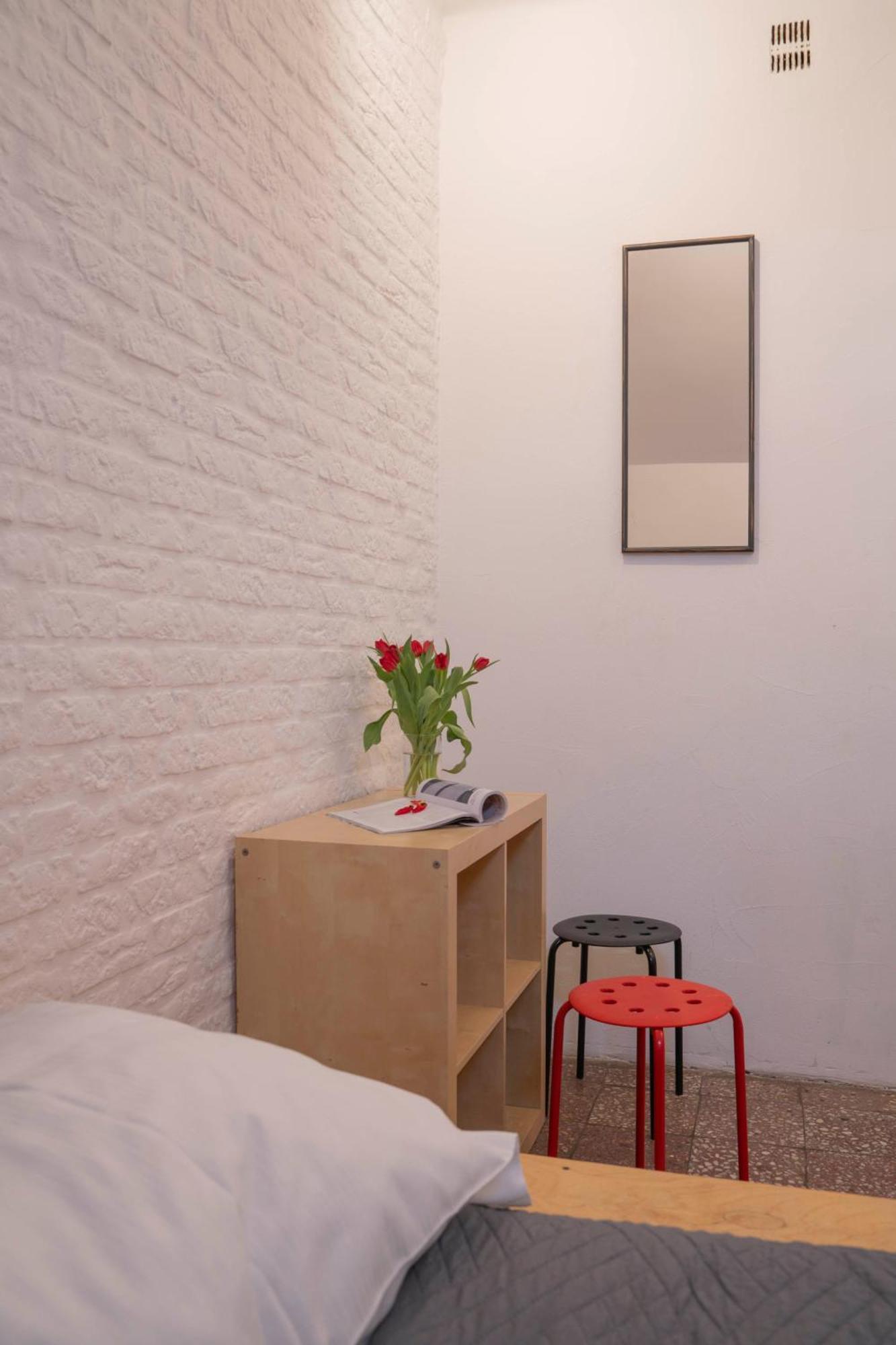 New World St Hostel And Private Room Warsaw Exterior photo