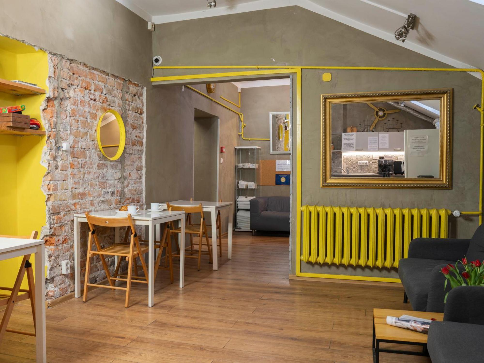 New World St Hostel And Private Room Warsaw Exterior photo